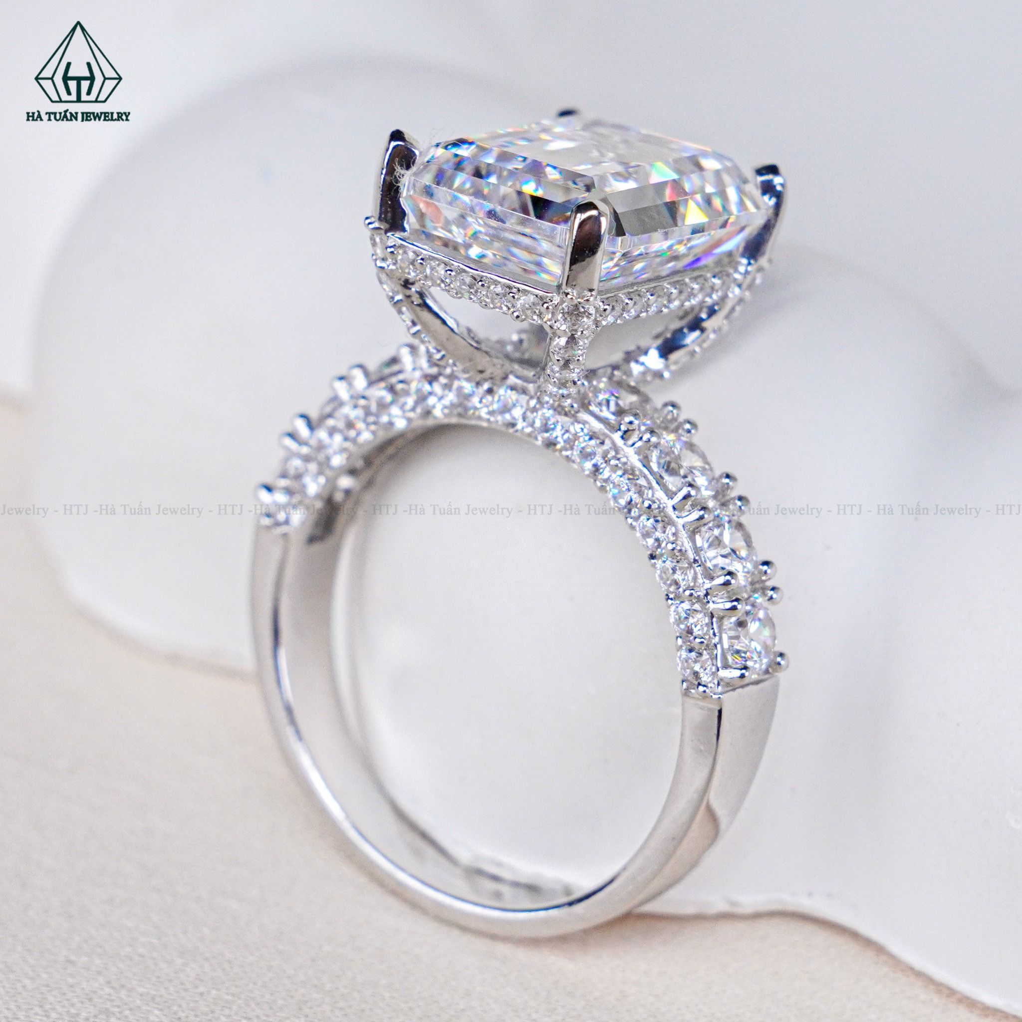 R959 Nhẫn nữ Cz Emerald 10*12mm