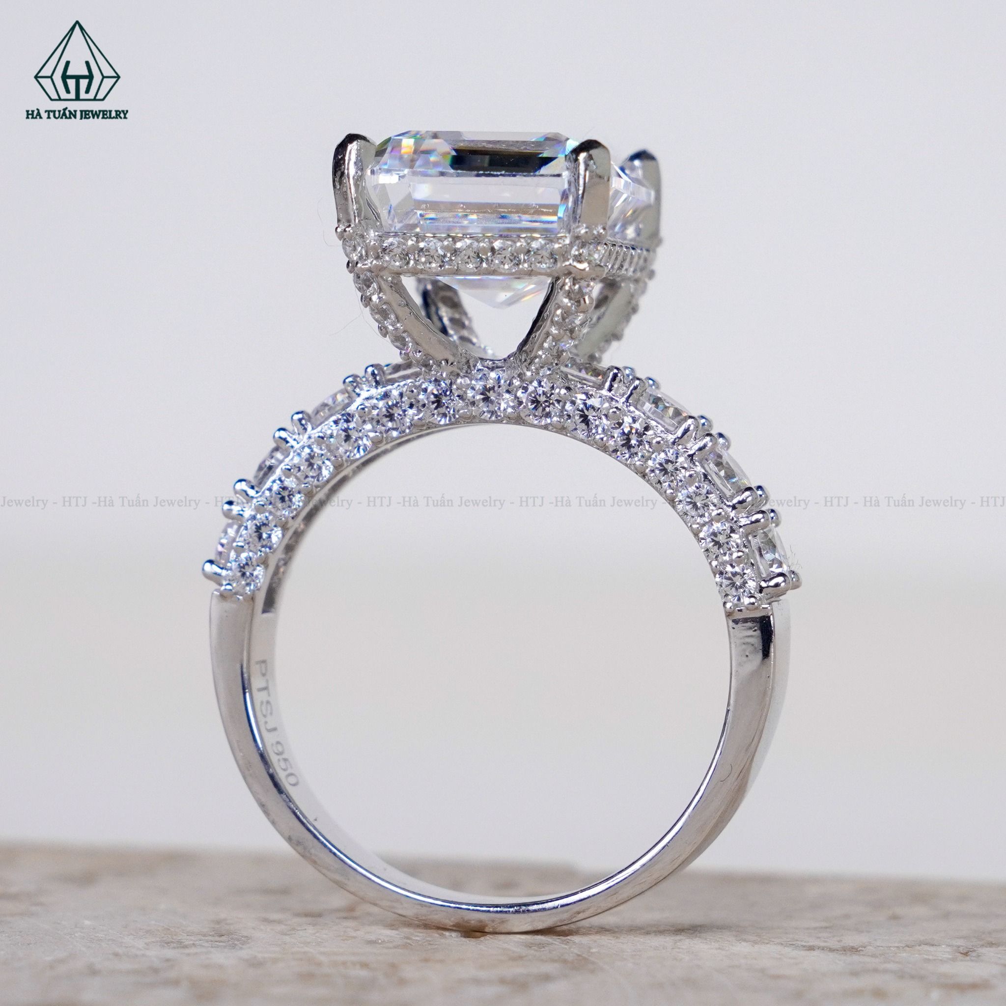 R959 Nhẫn nữ Cz Emerald 10*12mm