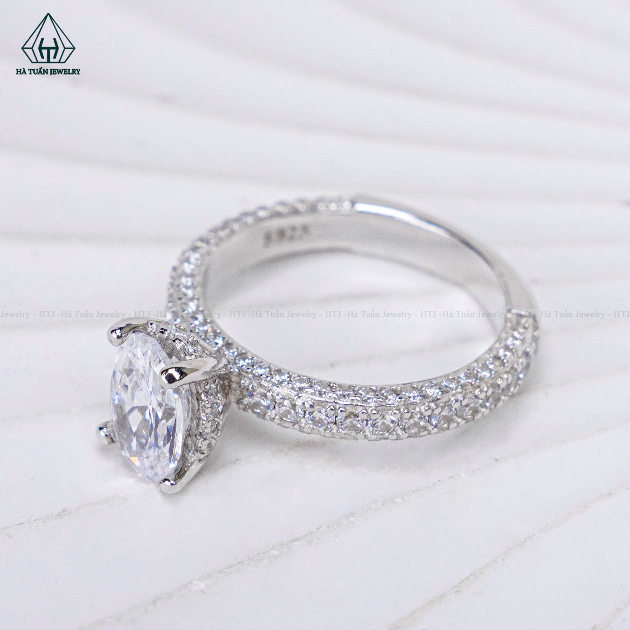 R960 Nhẫn nữ Oval