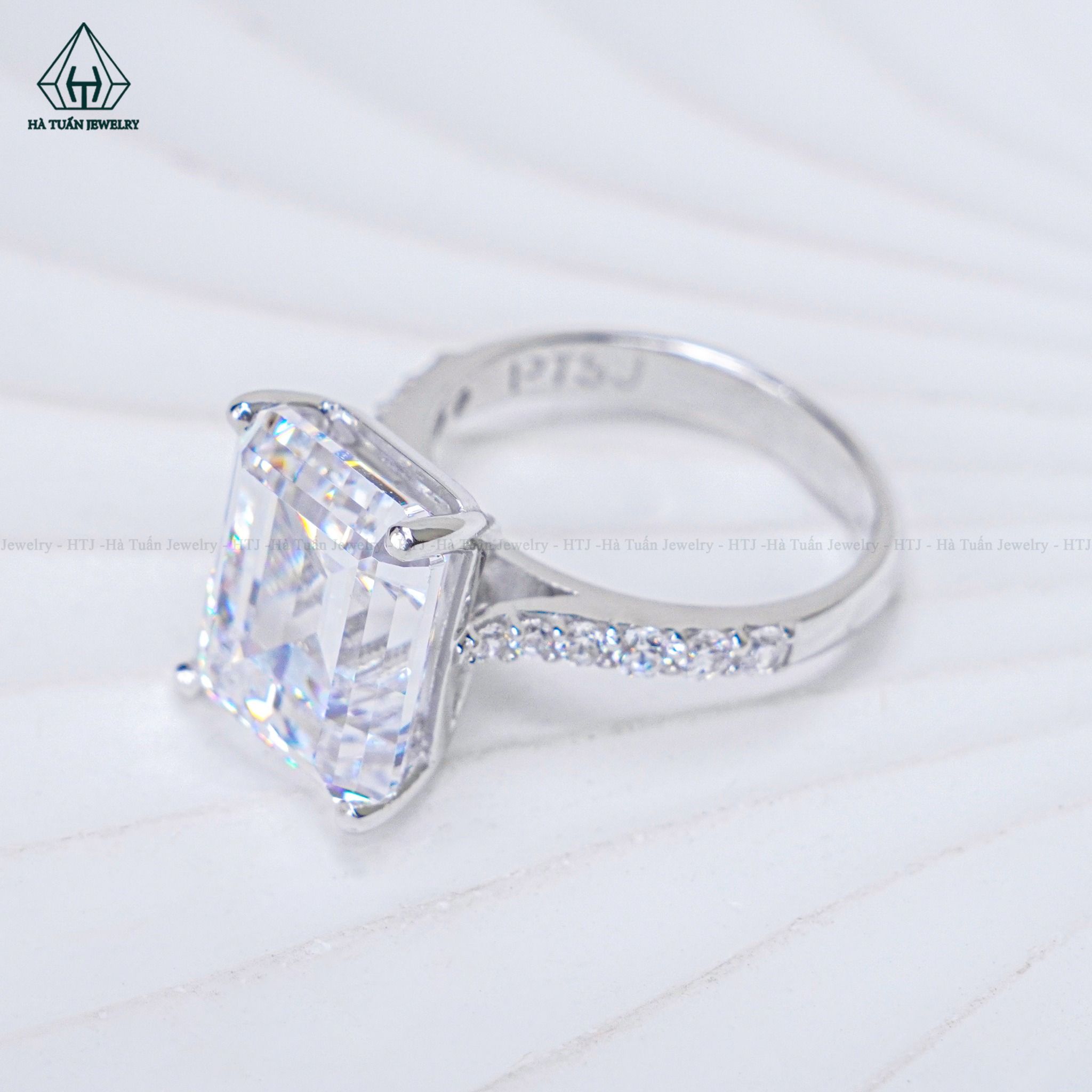 R962 Nhẫn nữ Emerald 10*12