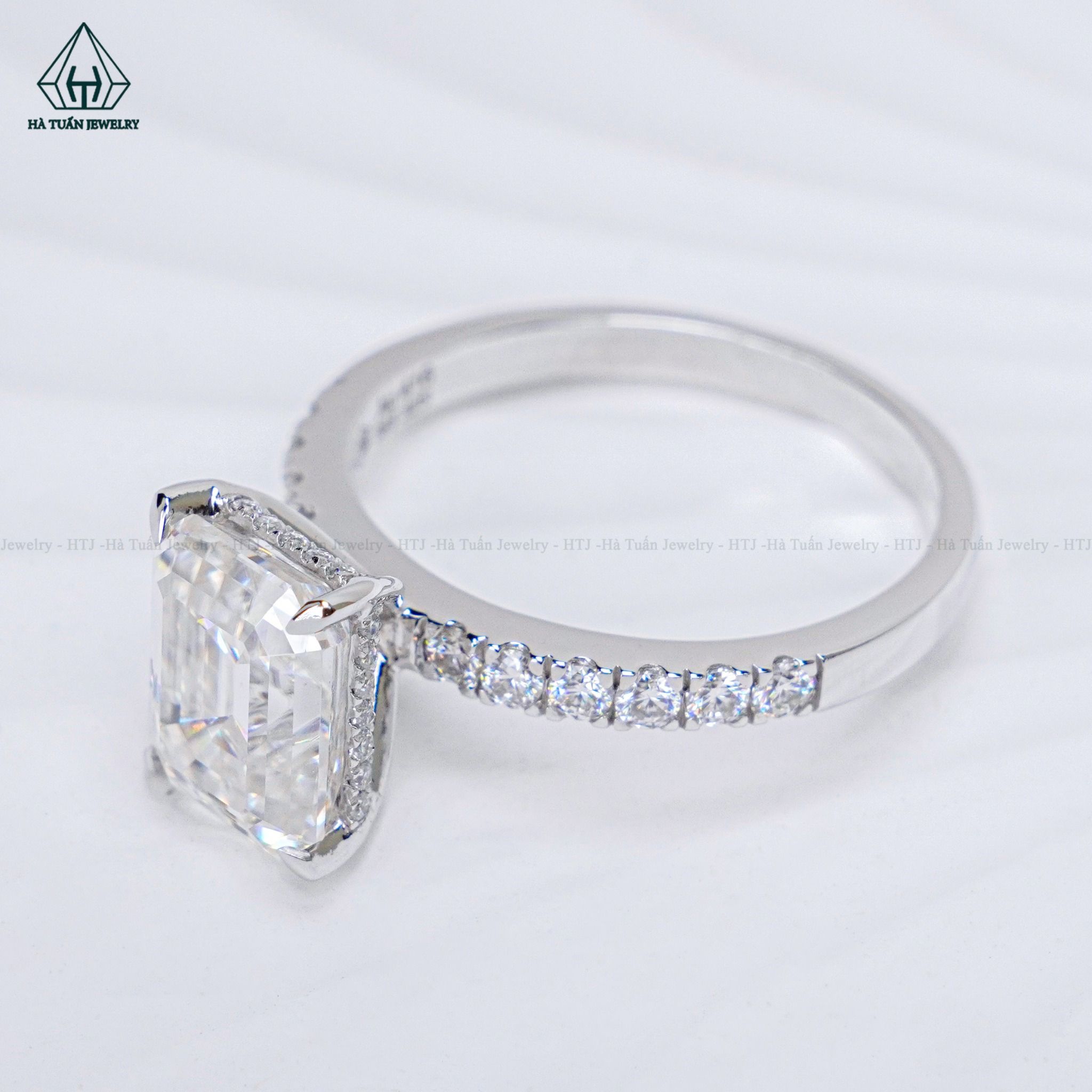 RG194 VT18K Emerald 9*11mm