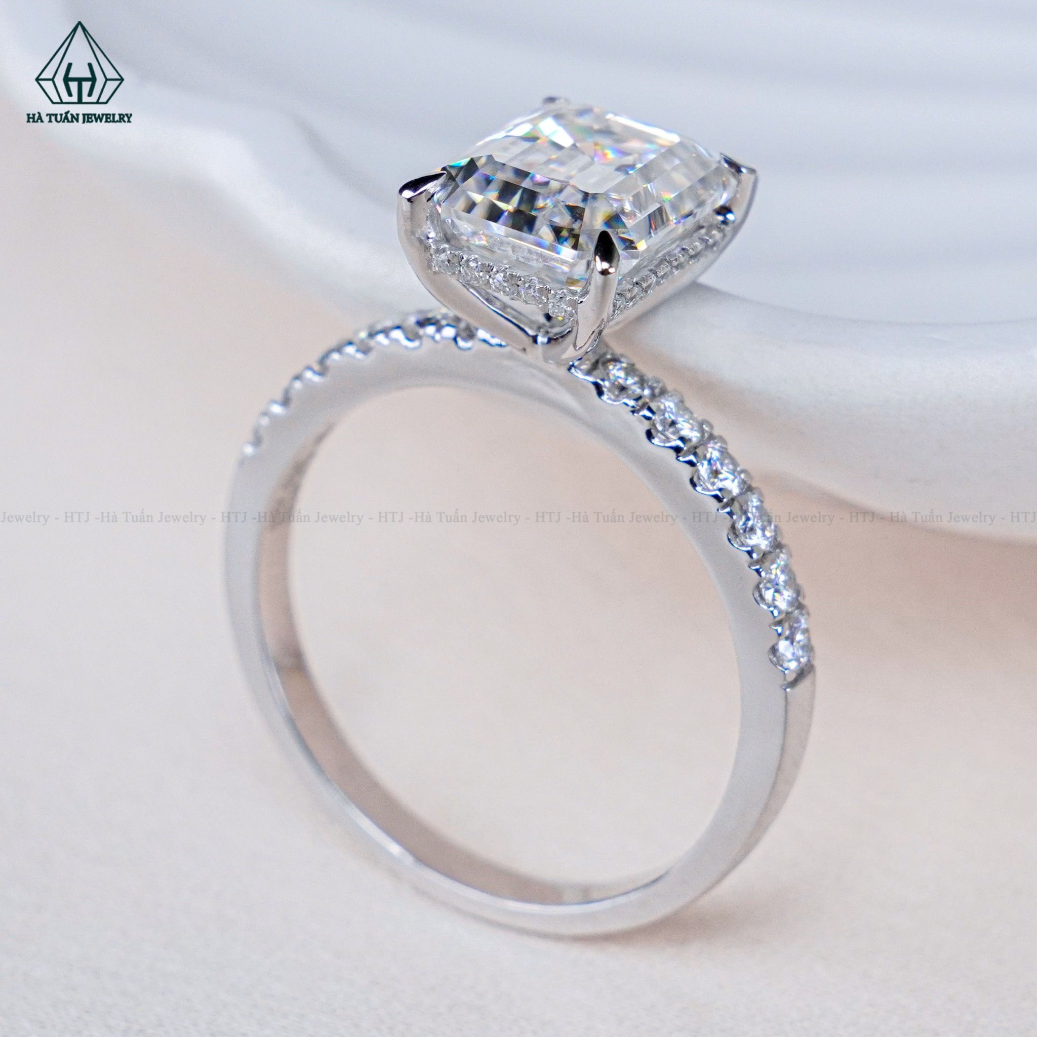 RG194 VT18K Emerald 9*11mm