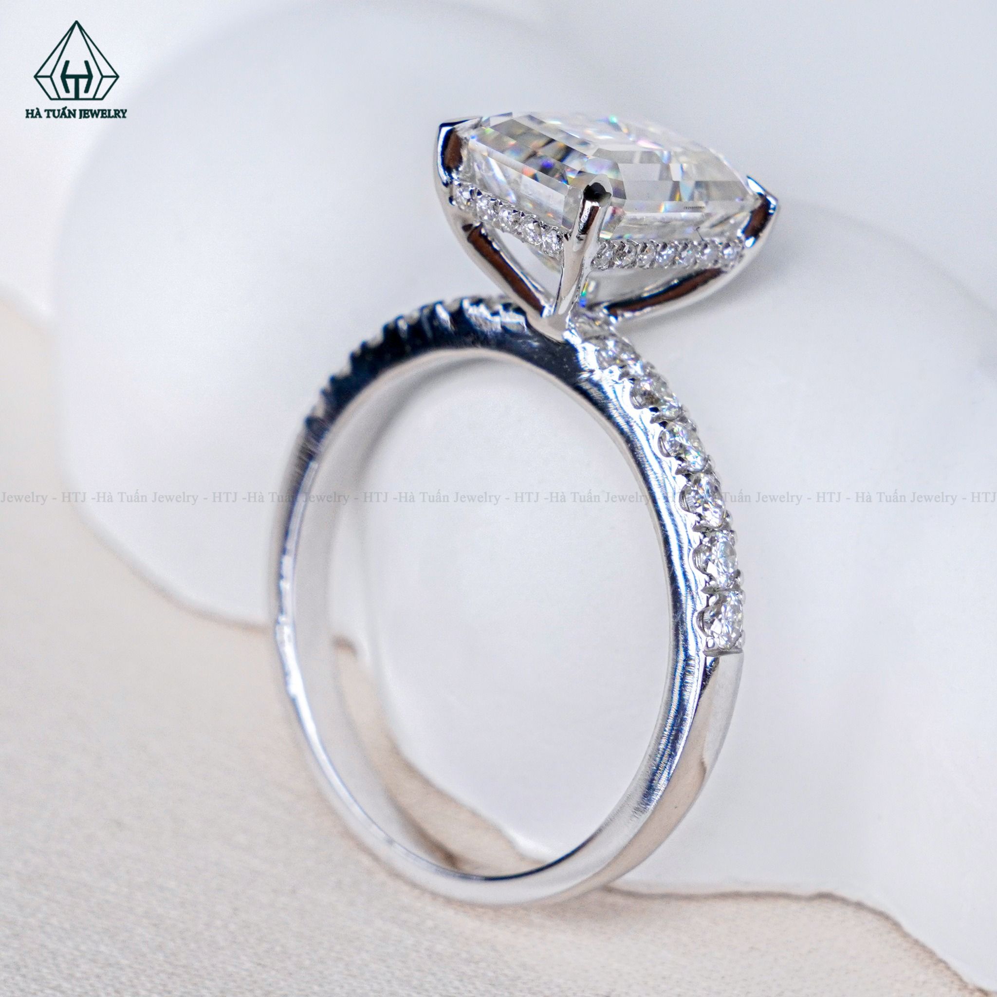 RG194 VT18K Emerald 9*11mm