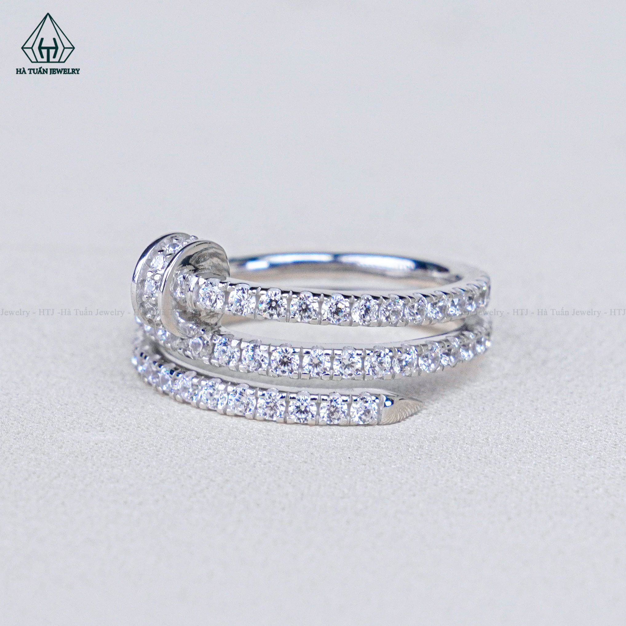 R969 Nhẫn nữ đinh