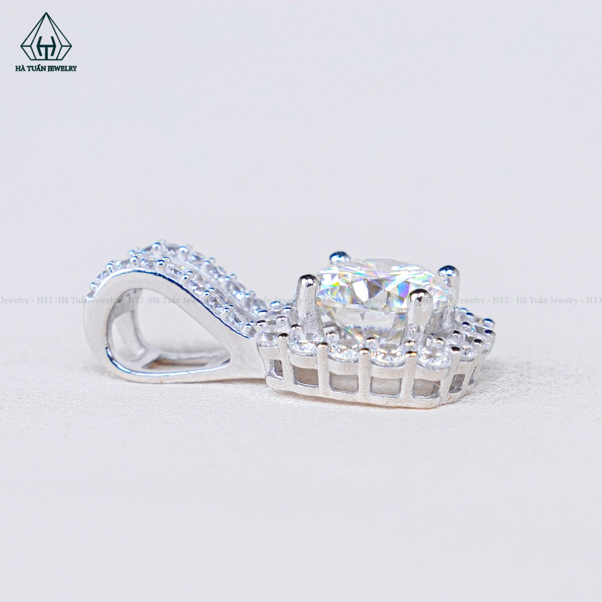 PX242 8.1mm Mặt dây chuyền halo vuông