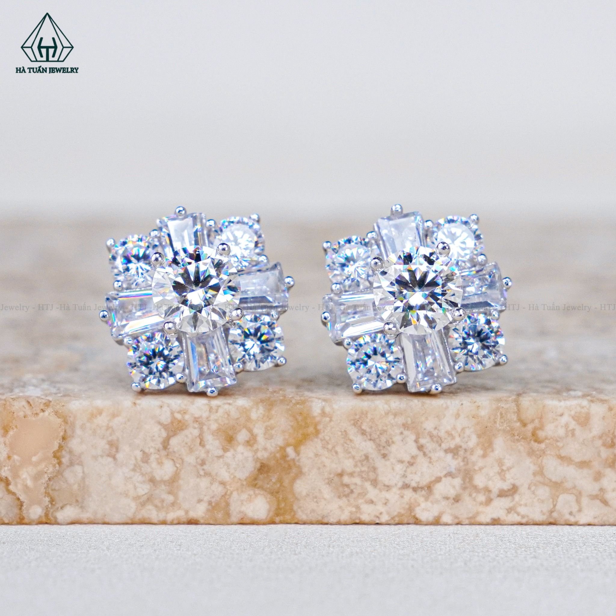EX294 5mm Bông tai cánh nhọn phối baguette