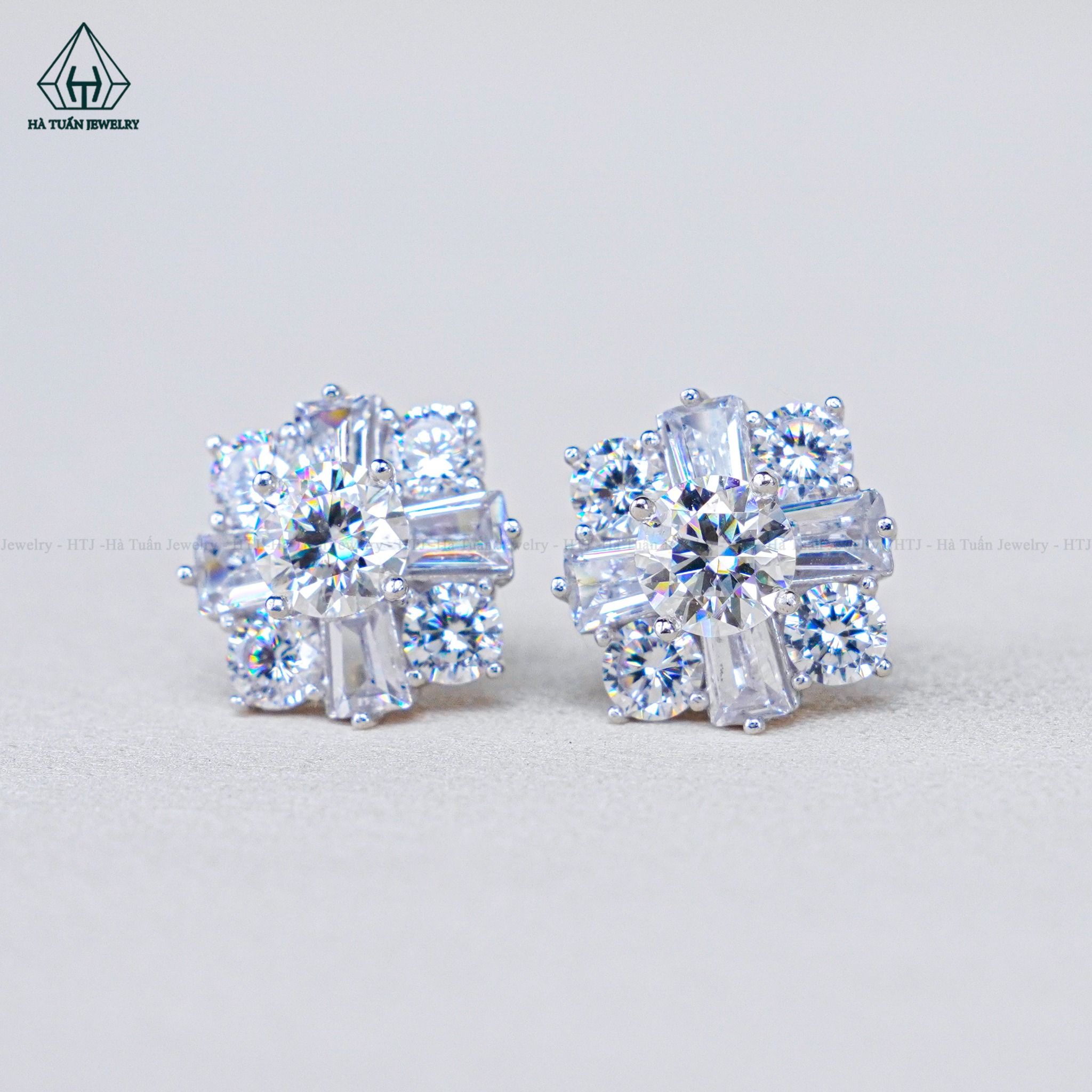 EX294 5mm Bông tai cánh nhọn phối baguette
