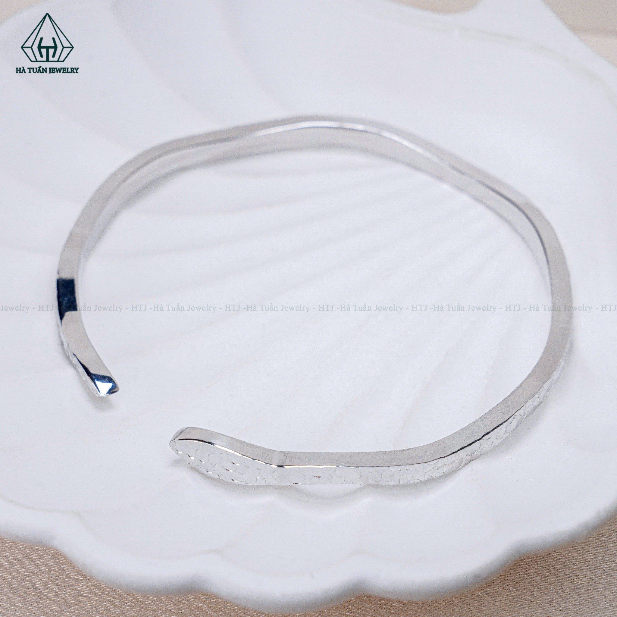 B982 Vòng tay freesize xoắn móc máy