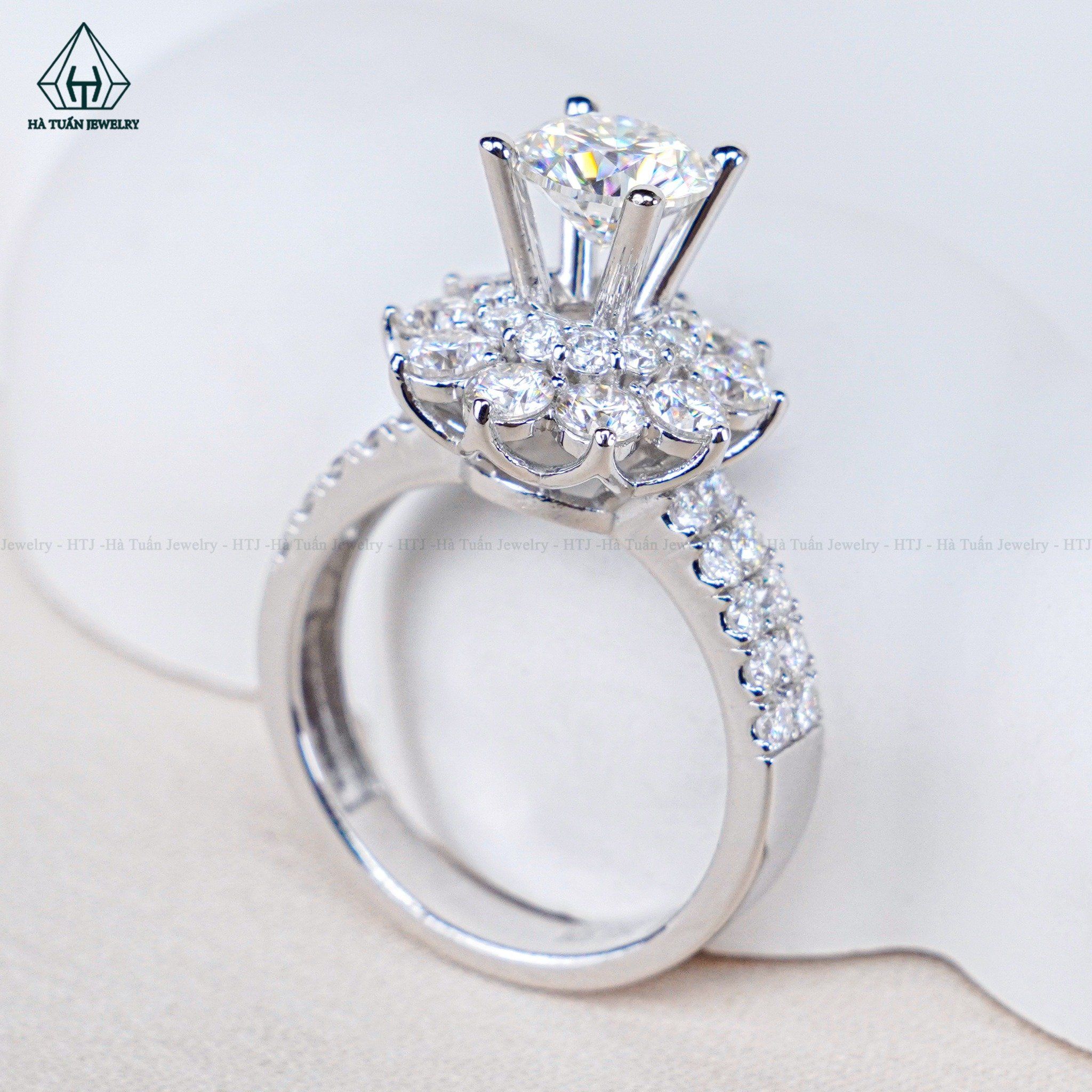 RX536 6.3mm Nhẫn nữ FULL MOIS hoa đá