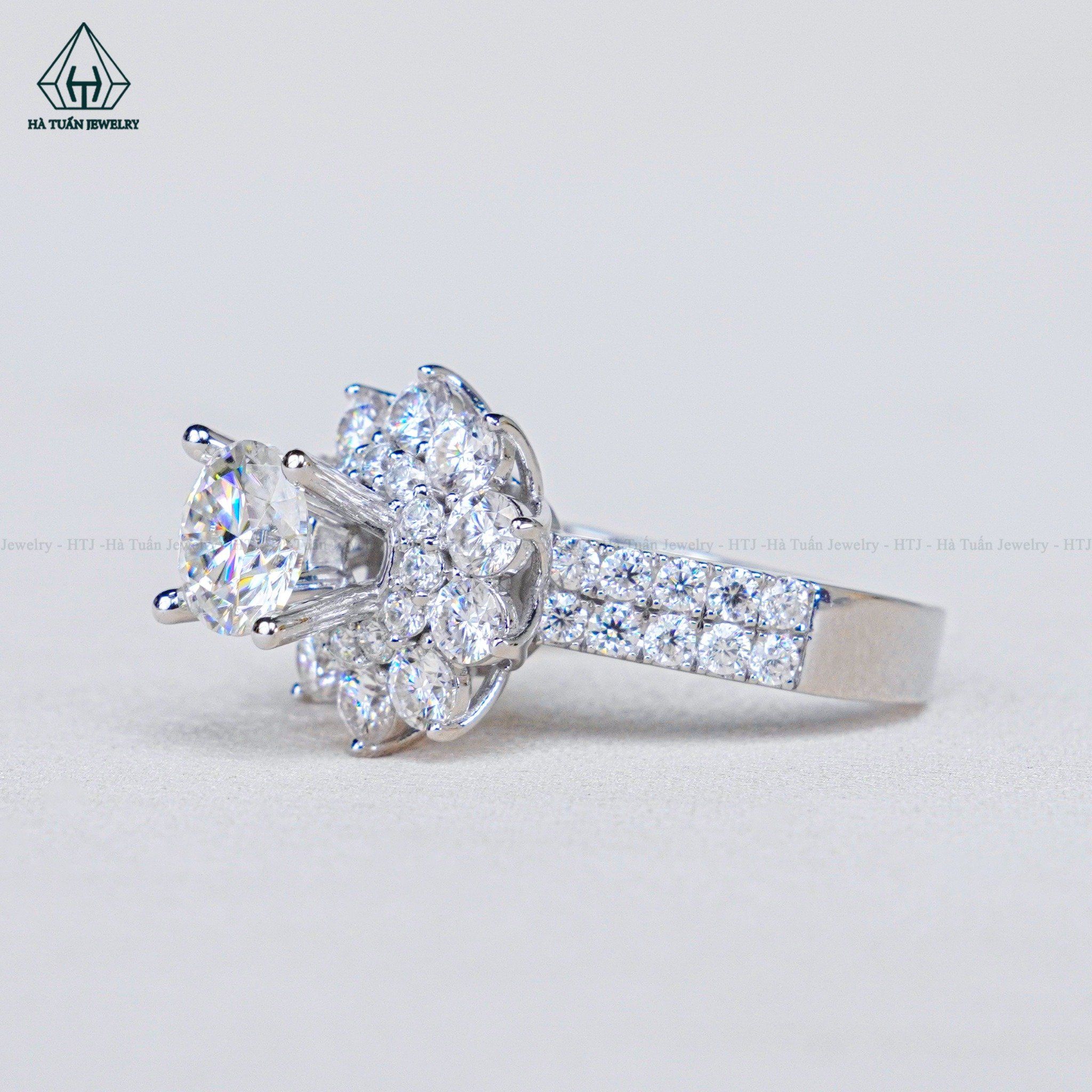 RX536 6.3mm Nhẫn nữ FULL MOIS hoa đá