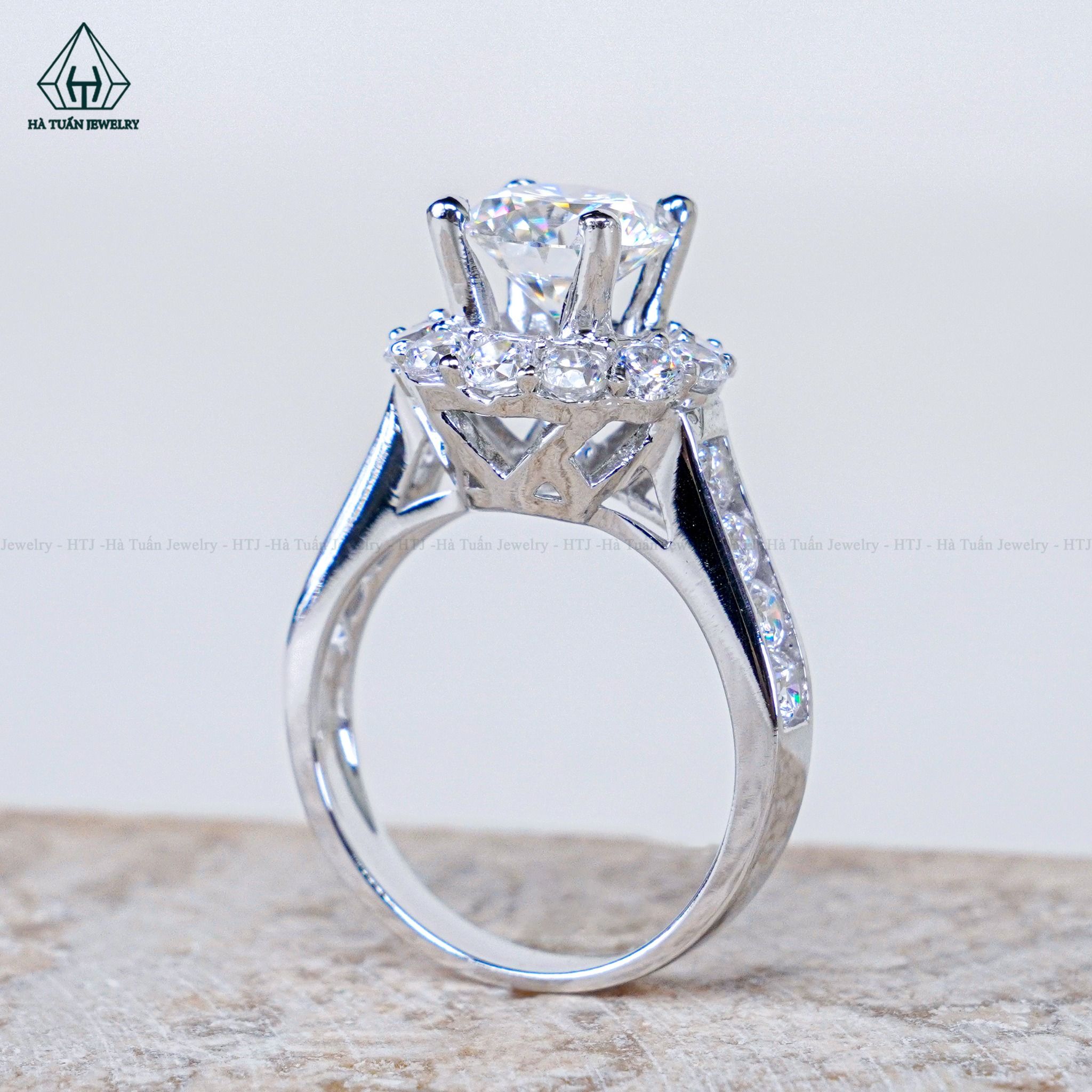 RX542 7.5mm Nhẫn nữ hoa đá tròn