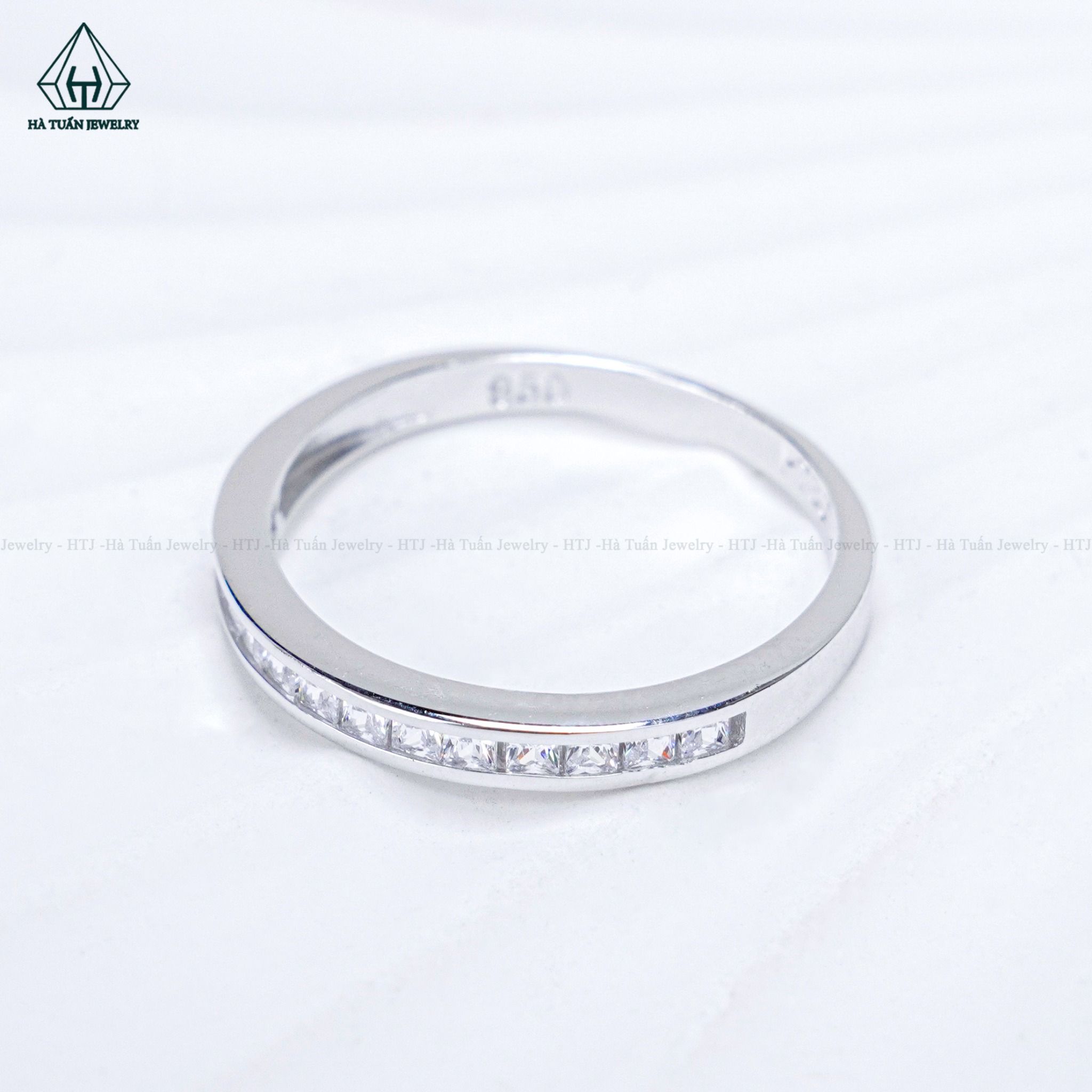 R977 Nhẫn nữ nửa hàng princess chìm