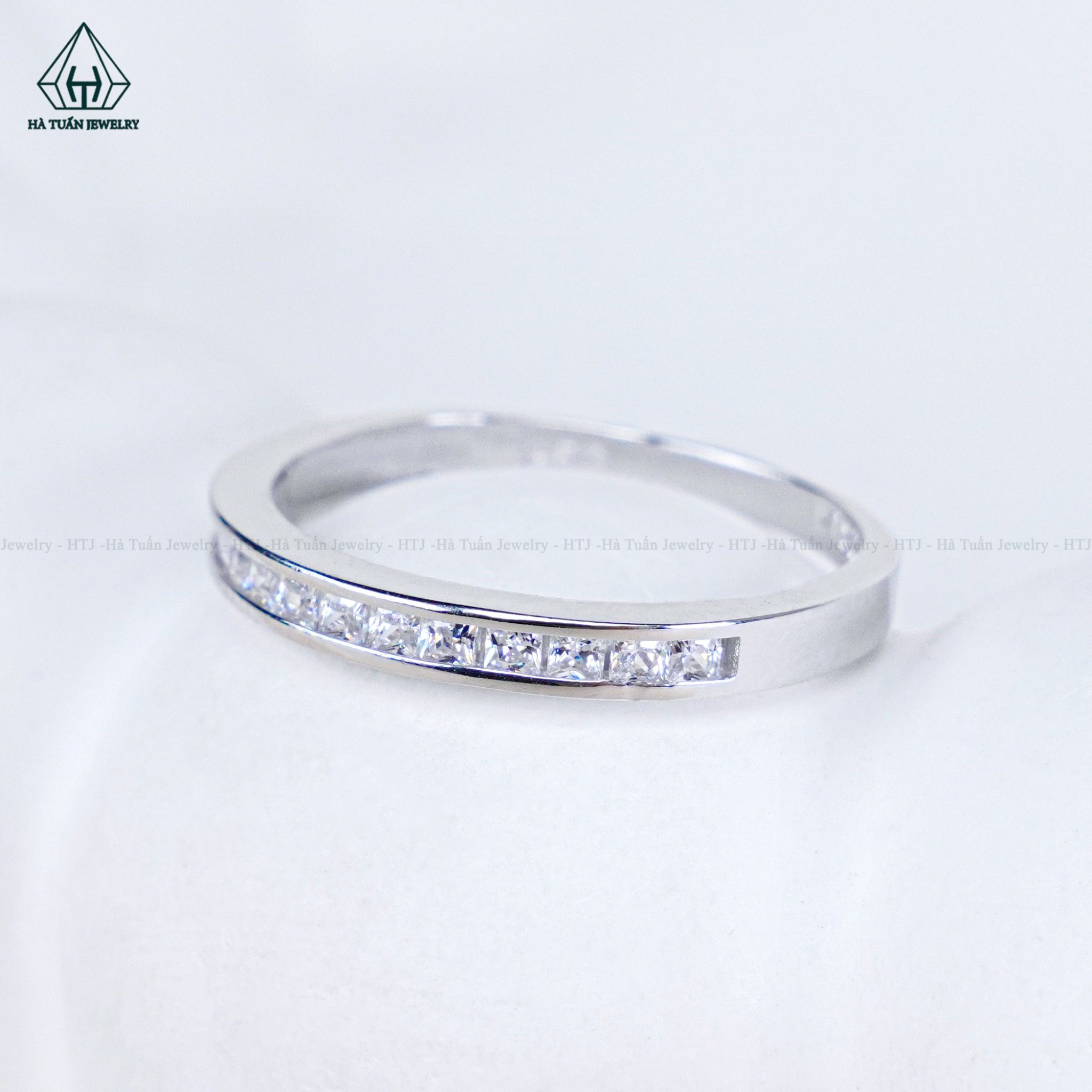 R977 Nhẫn nữ nửa hàng princess chìm