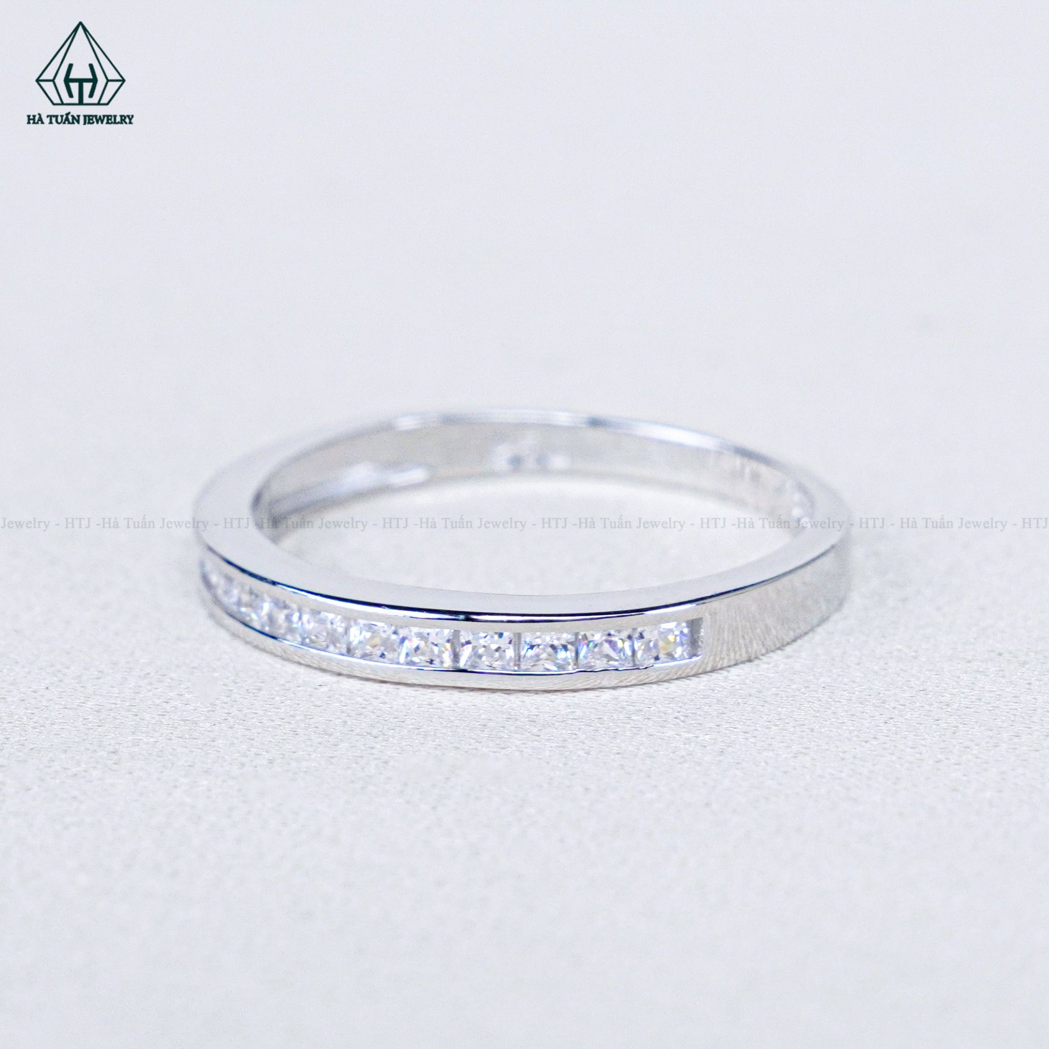 R977 Nhẫn nữ nửa hàng princess chìm