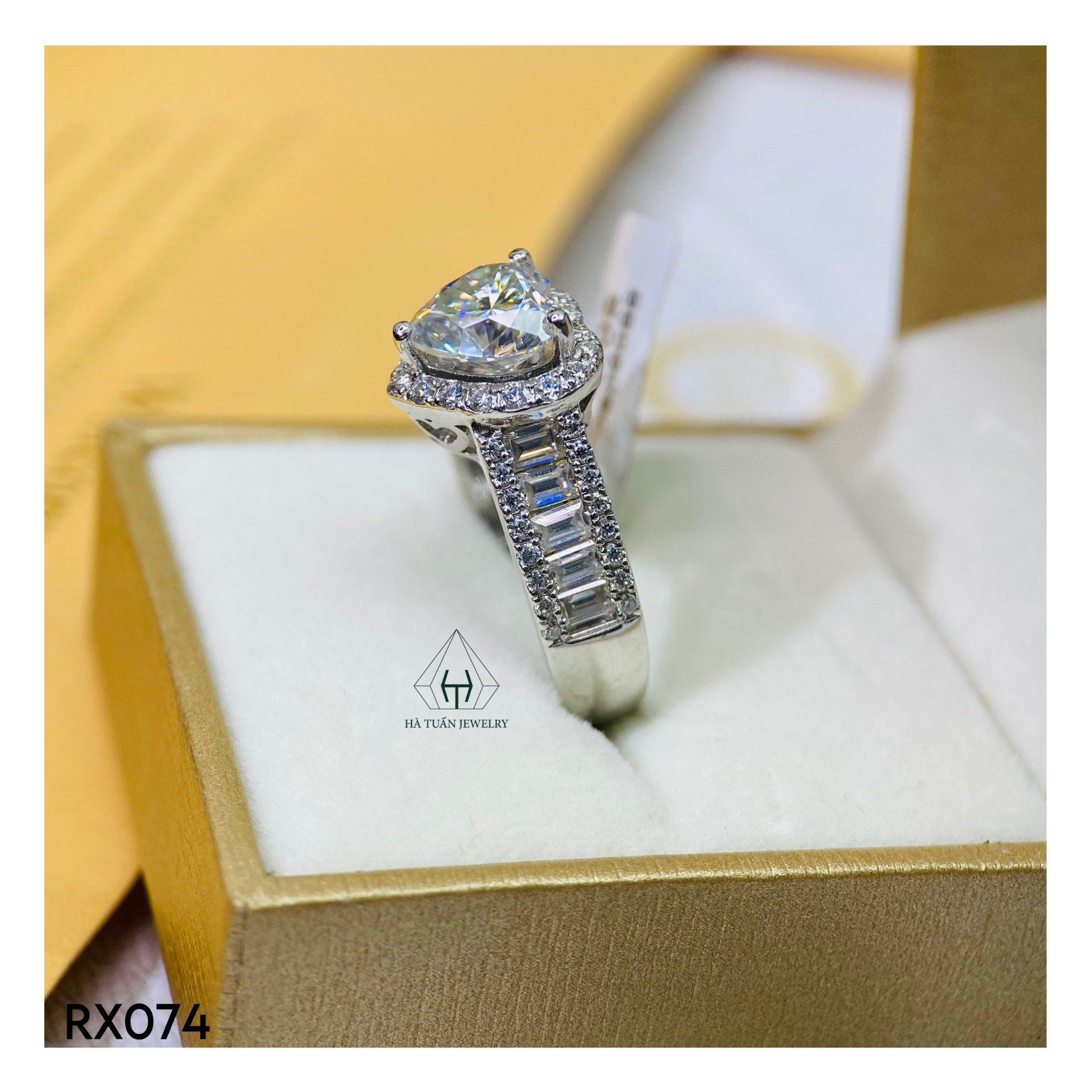 RX074 full mois viên chủ Heart Modified 2.0ct