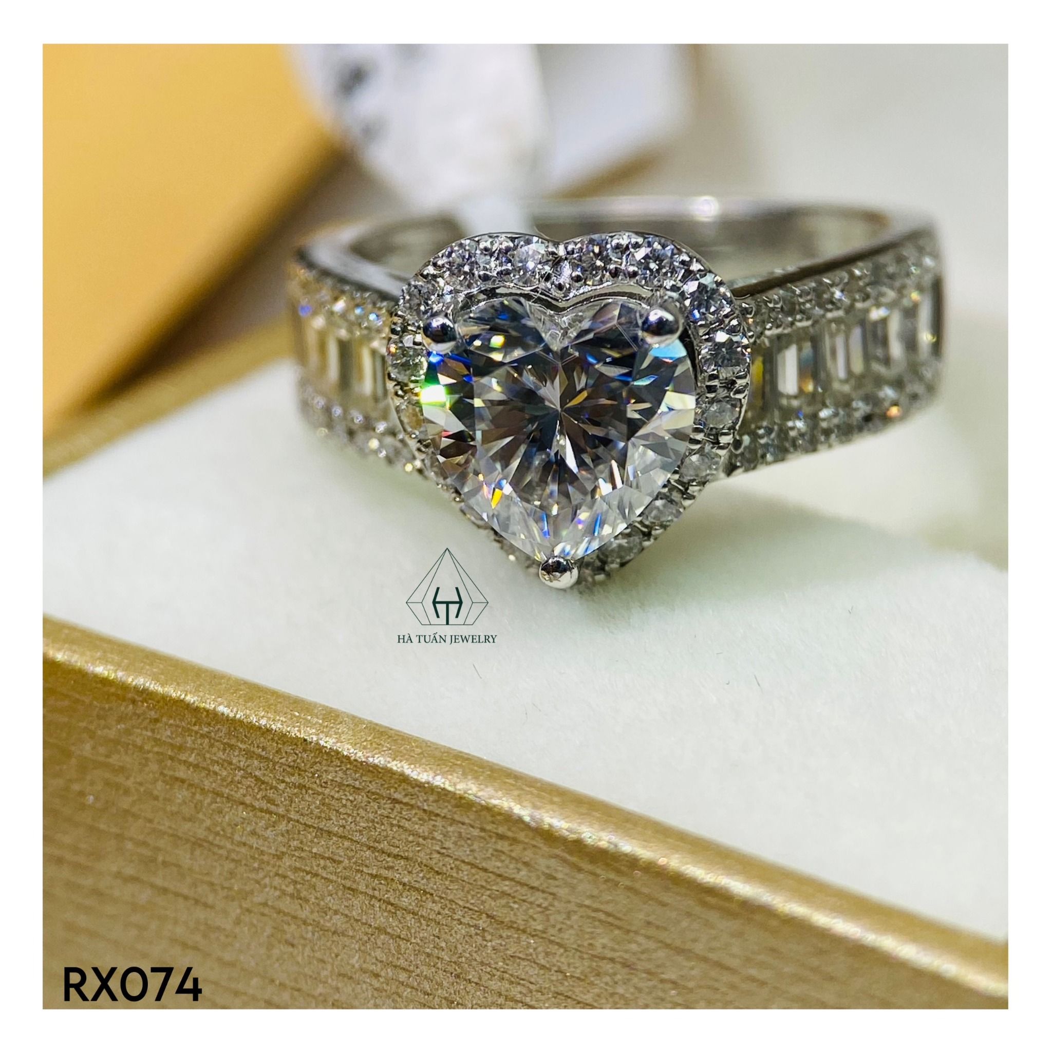 RX074 full mois viên chủ Heart Modified 2.0ct