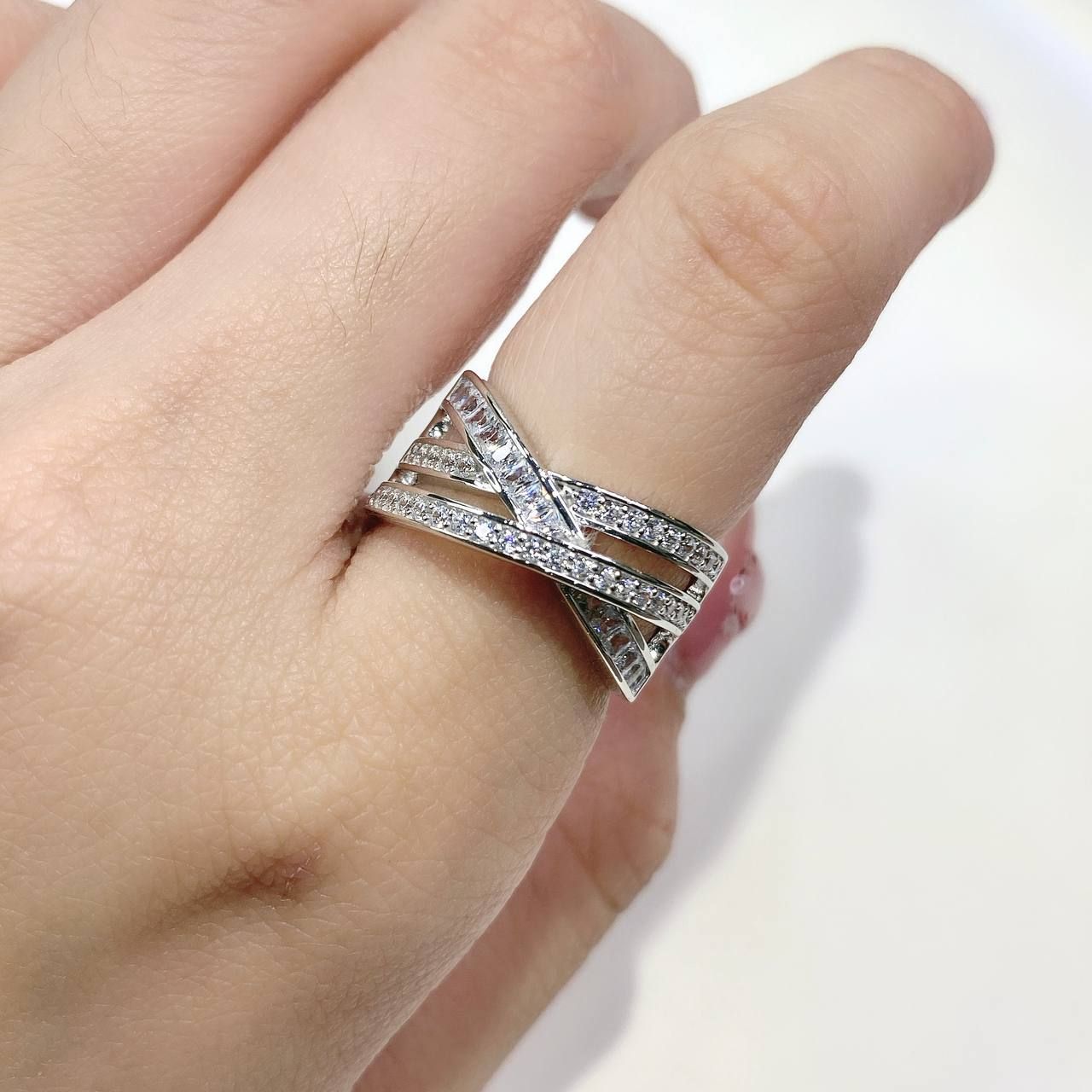 R937 Nhẫn nữ 3 vành đá chéo