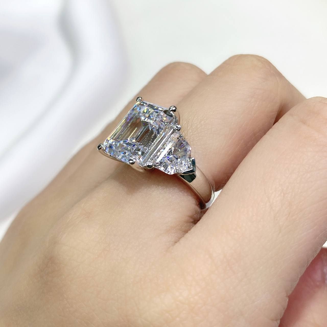 R938 10*12mm Nhẫn nữ đá Emerald