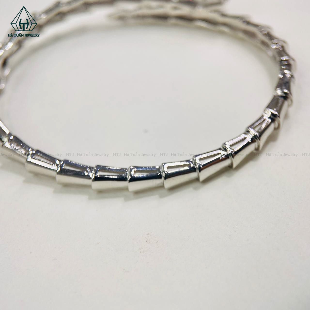 B917 Lắc tay rắn