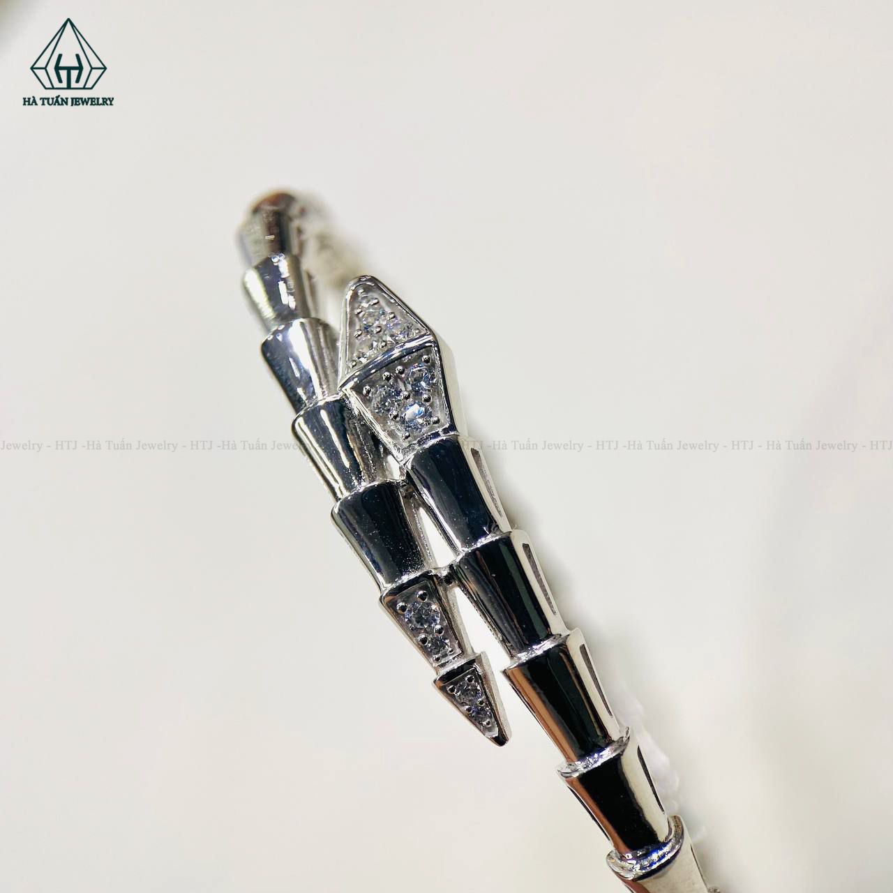 B917 Lắc tay rắn