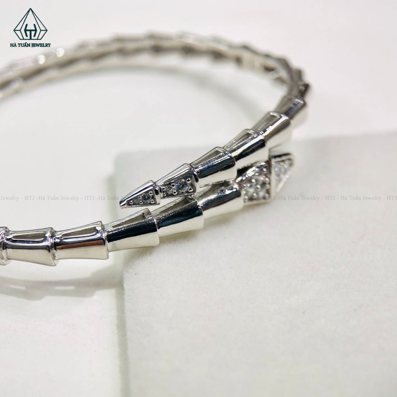 B917 Lắc tay rắn