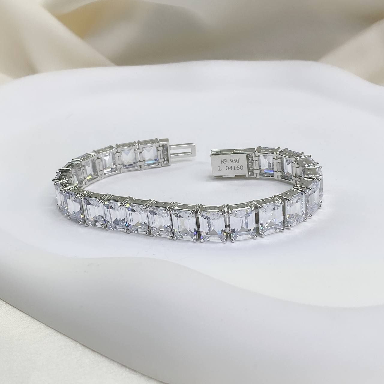 B862 Lắc tay Emerald 6x8 CZ