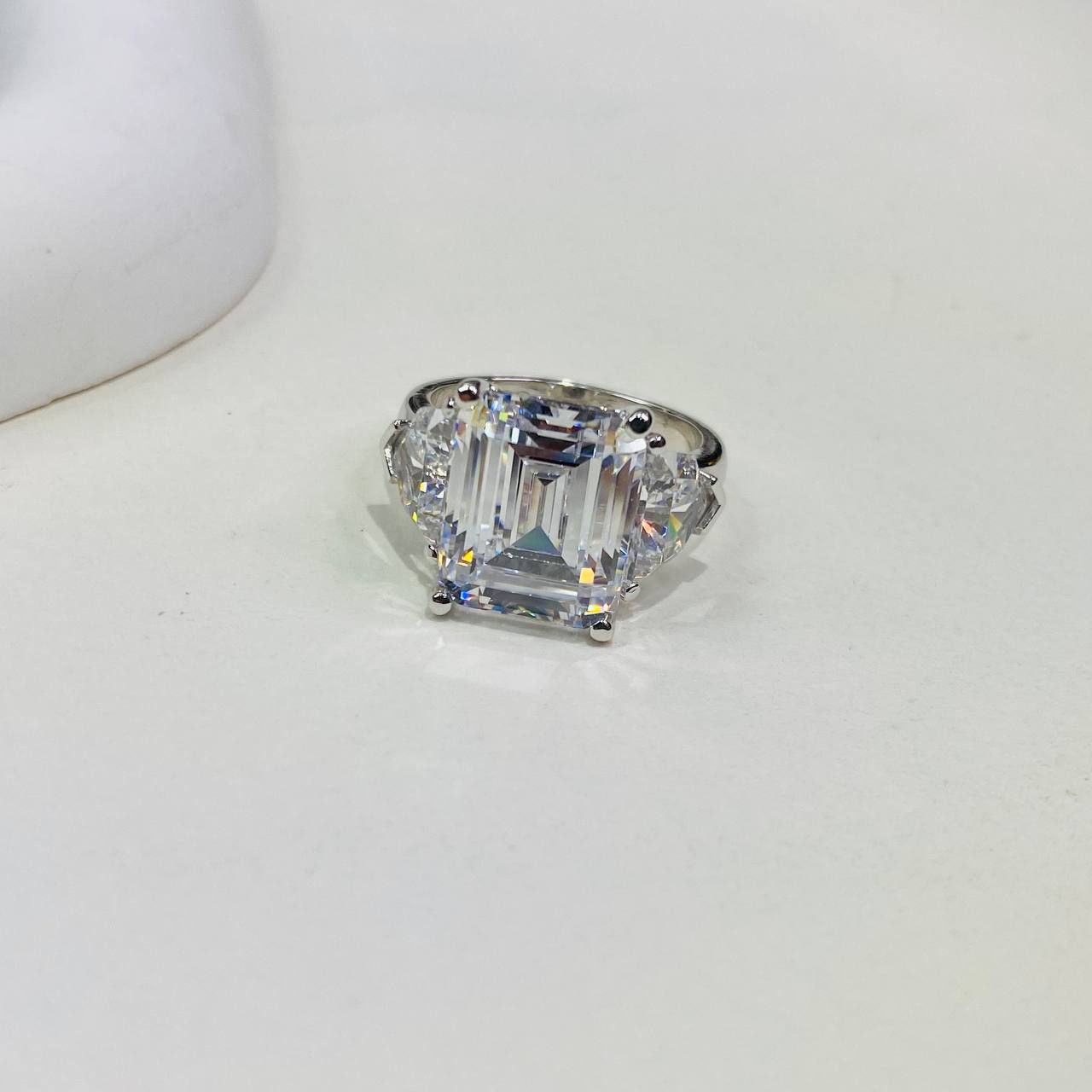 R938 10*12mm Nhẫn nữ đá Emerald