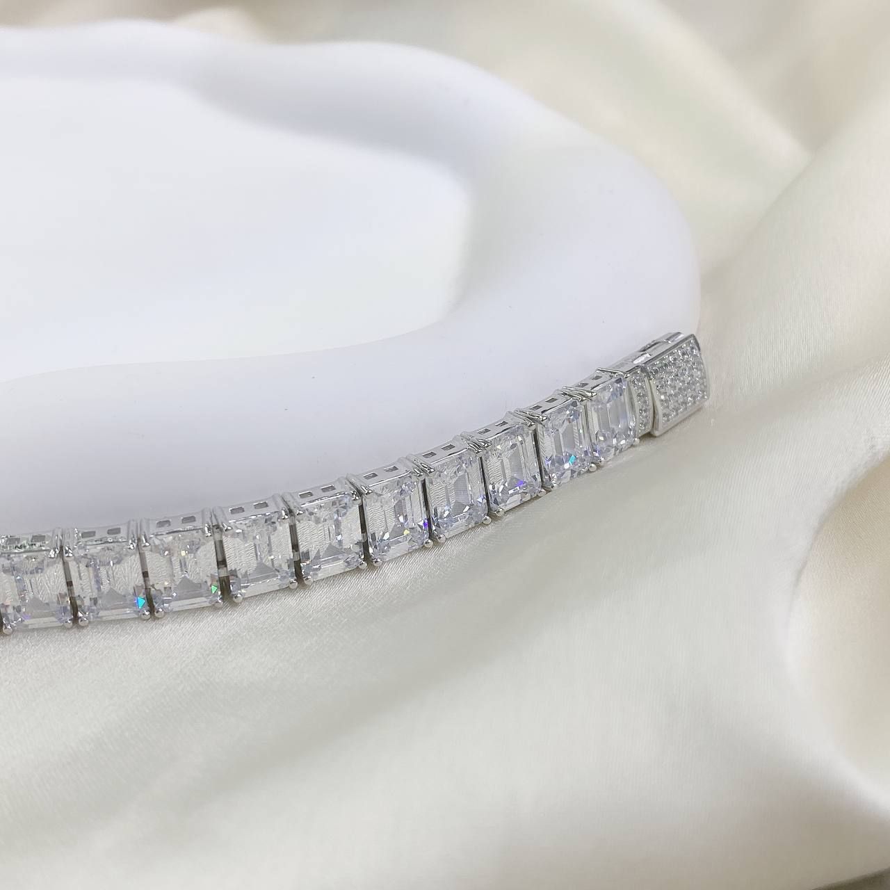B862 Lắc tay Emerald 6x8 CZ