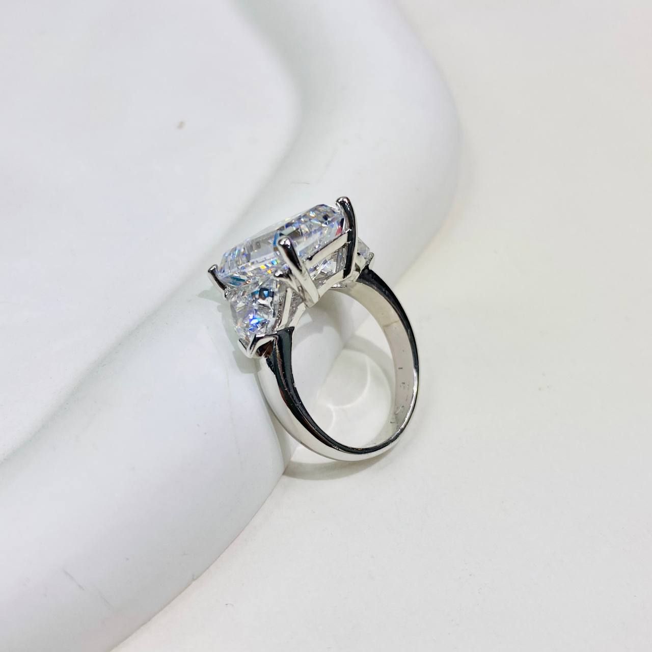 R938 10*12mm Nhẫn nữ đá Emerald