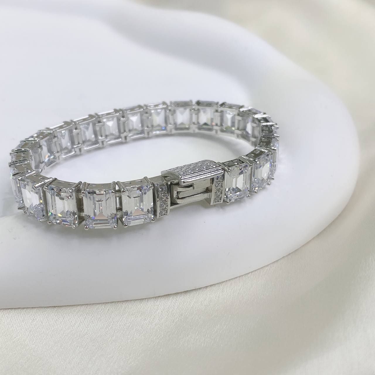 B862 Lắc tay Emerald 6x8 CZ