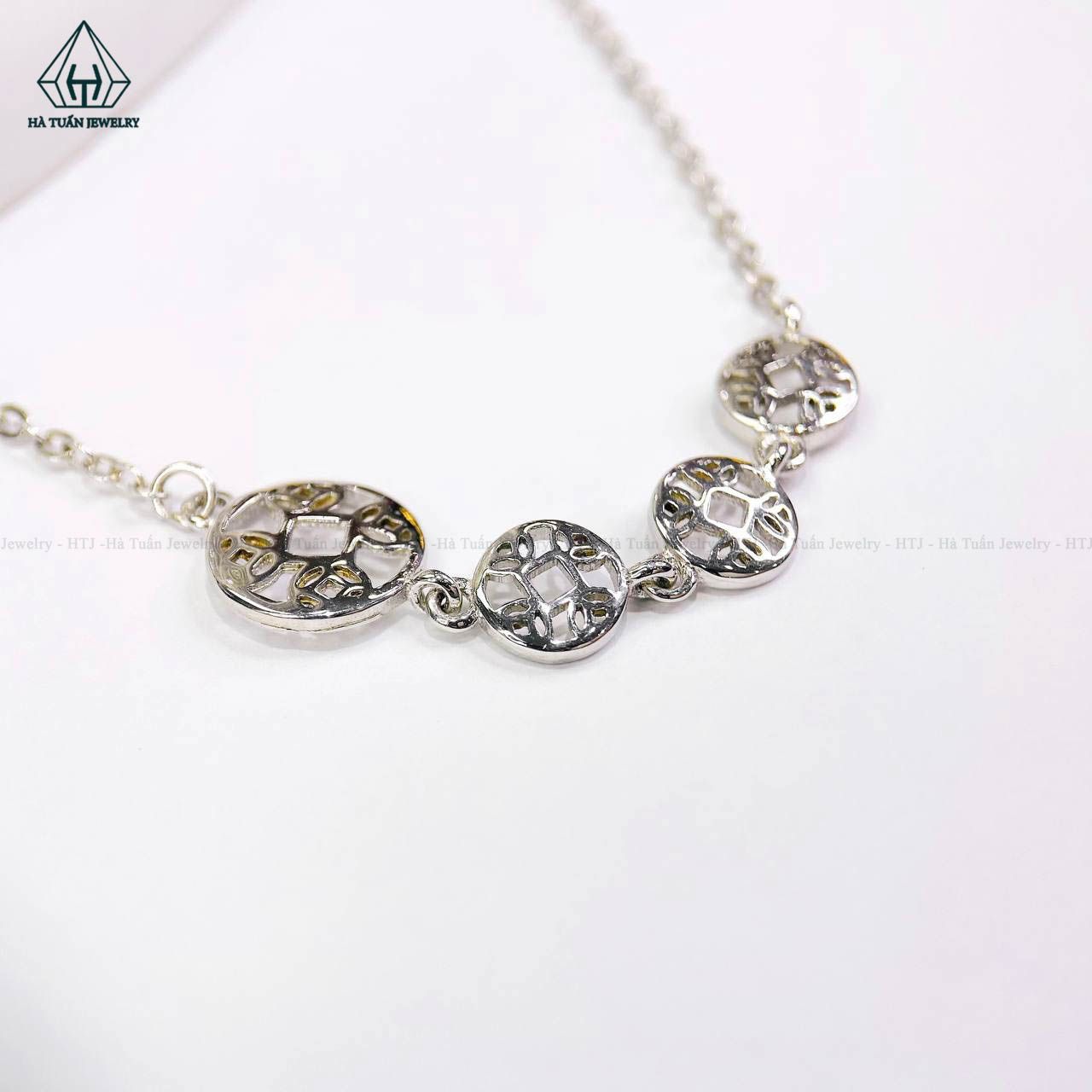 A376 Lắc chân kim tiền