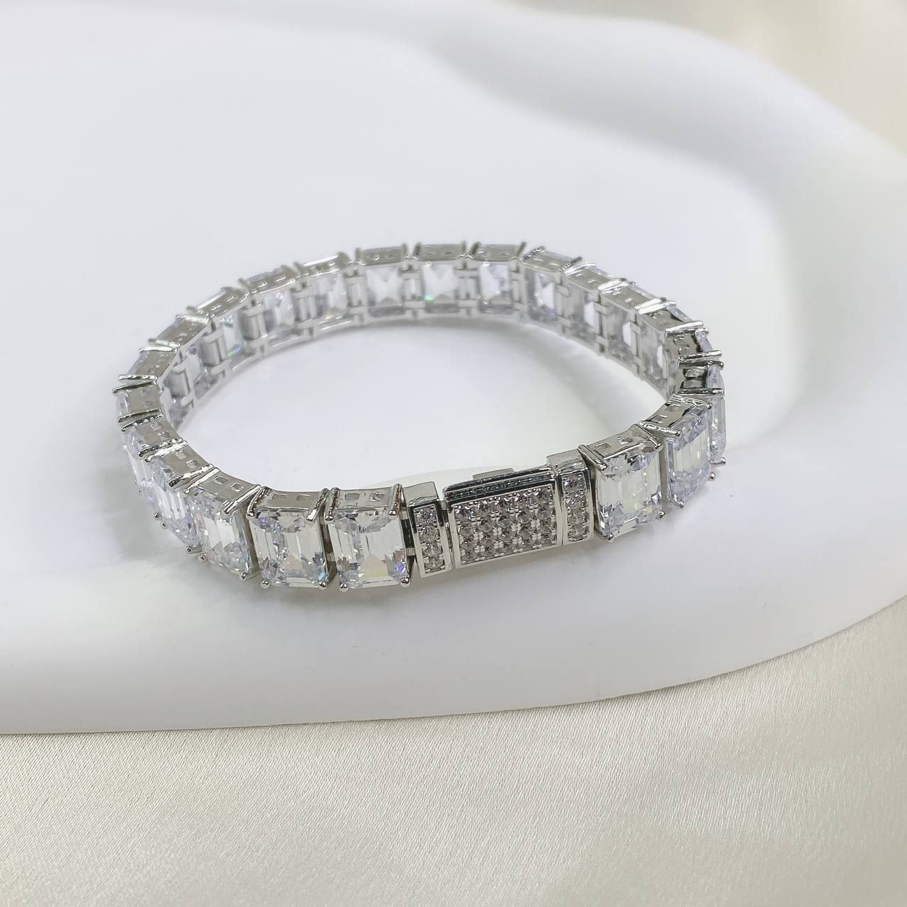 B862 Lắc tay Emerald 6x8 CZ