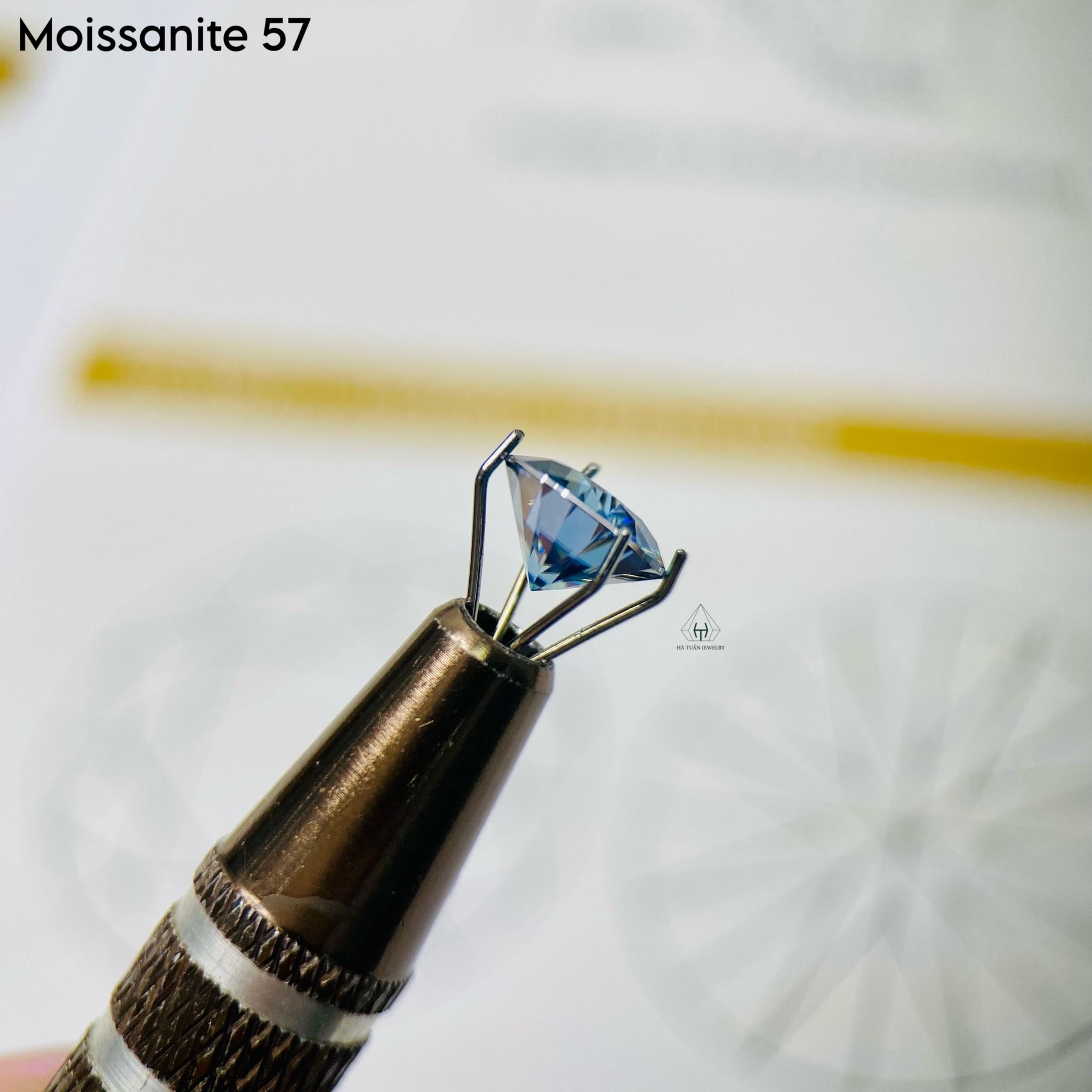 Moissanite Blue MB57