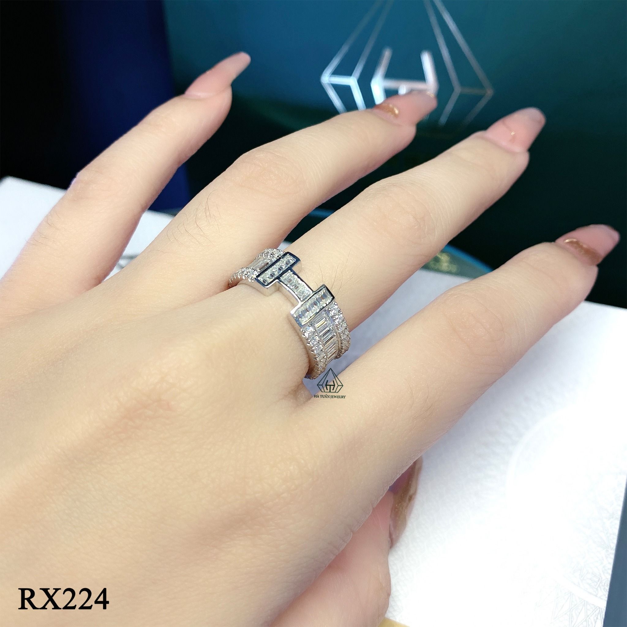 RX224 FULL MOIS chữ H