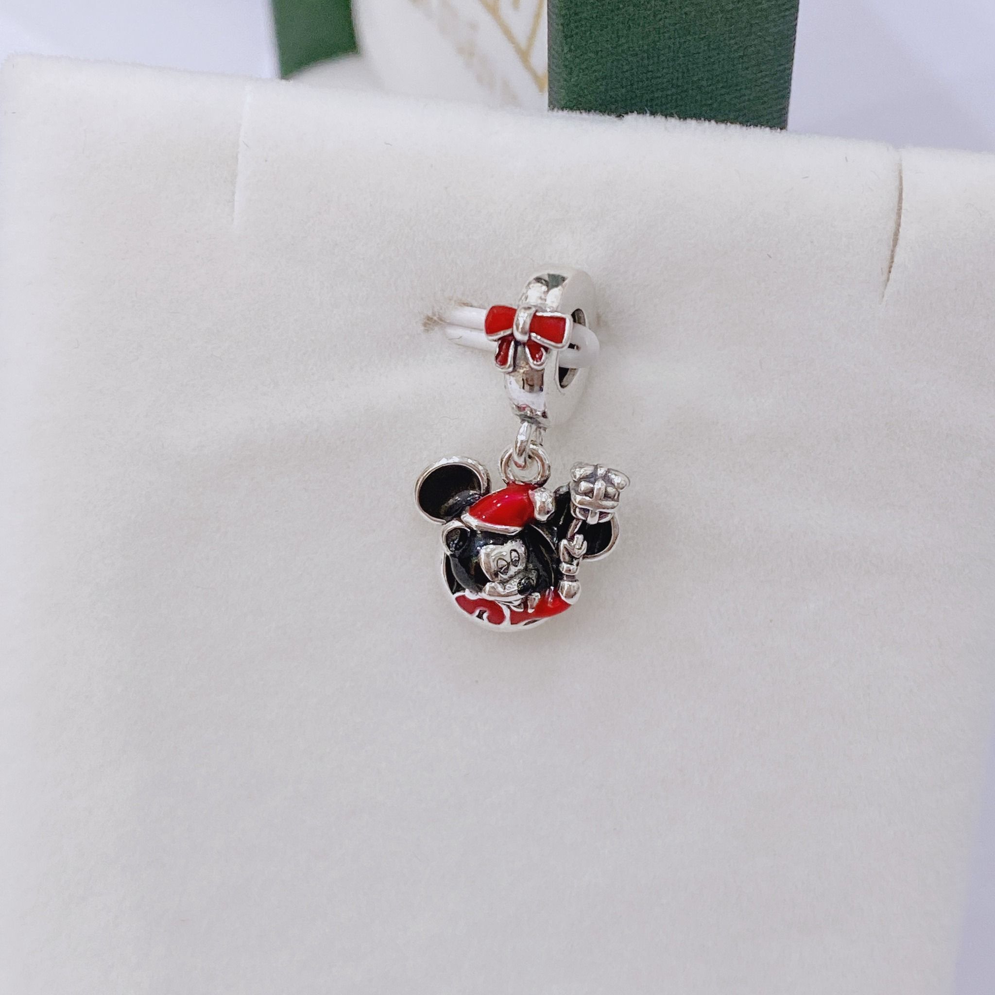 C429 Charm treo Mickey Mouse