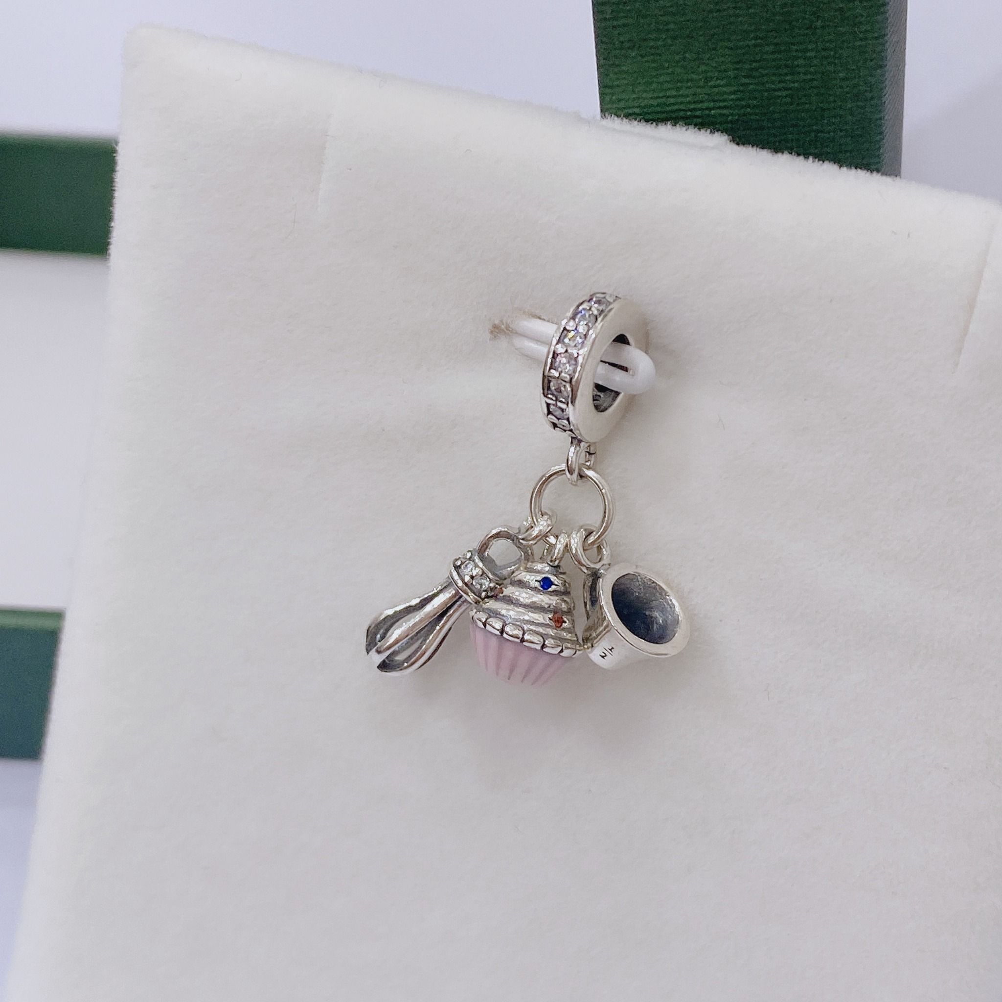 C431 Charm treo Cupcake