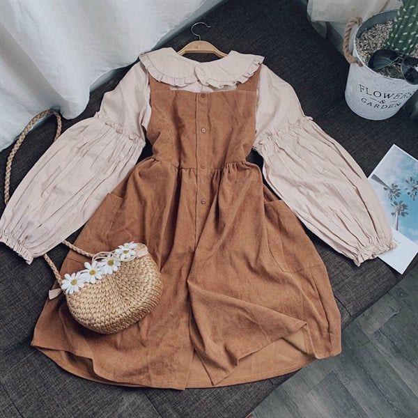 Set đầm yếm nâu + áo sơmi cổ bèo