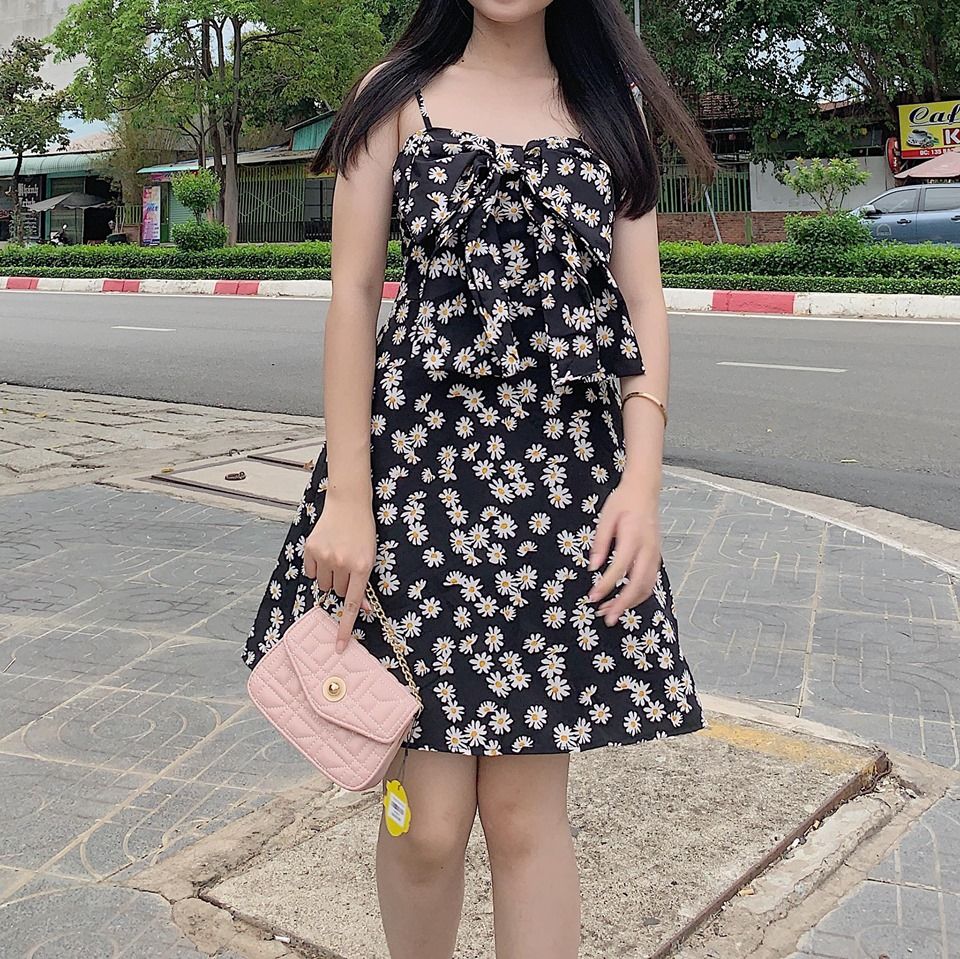 Đầm hoa cúc 2 dây nơ ngực đen