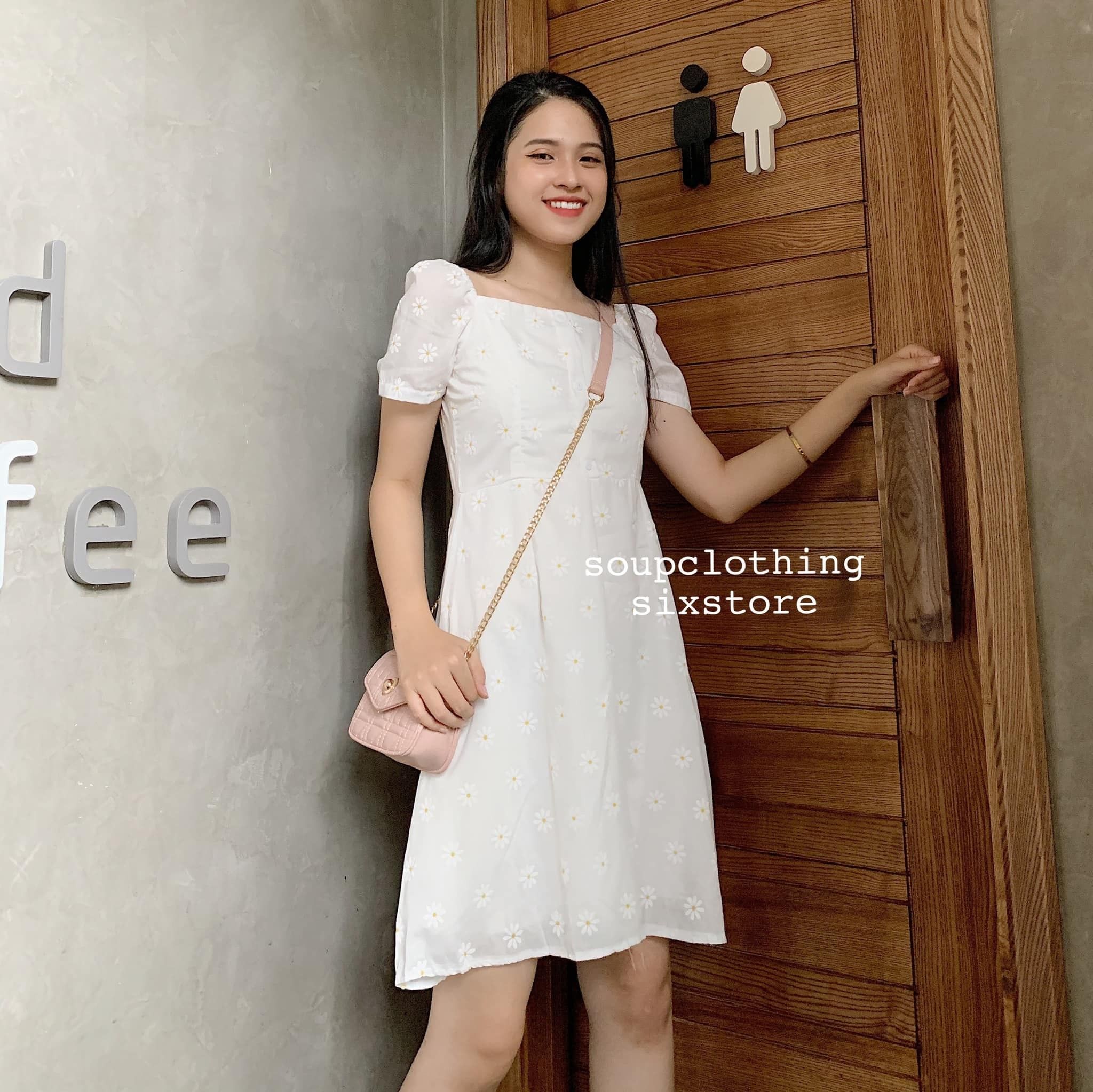 Đầm hoa cúc trắng cổ vuông
