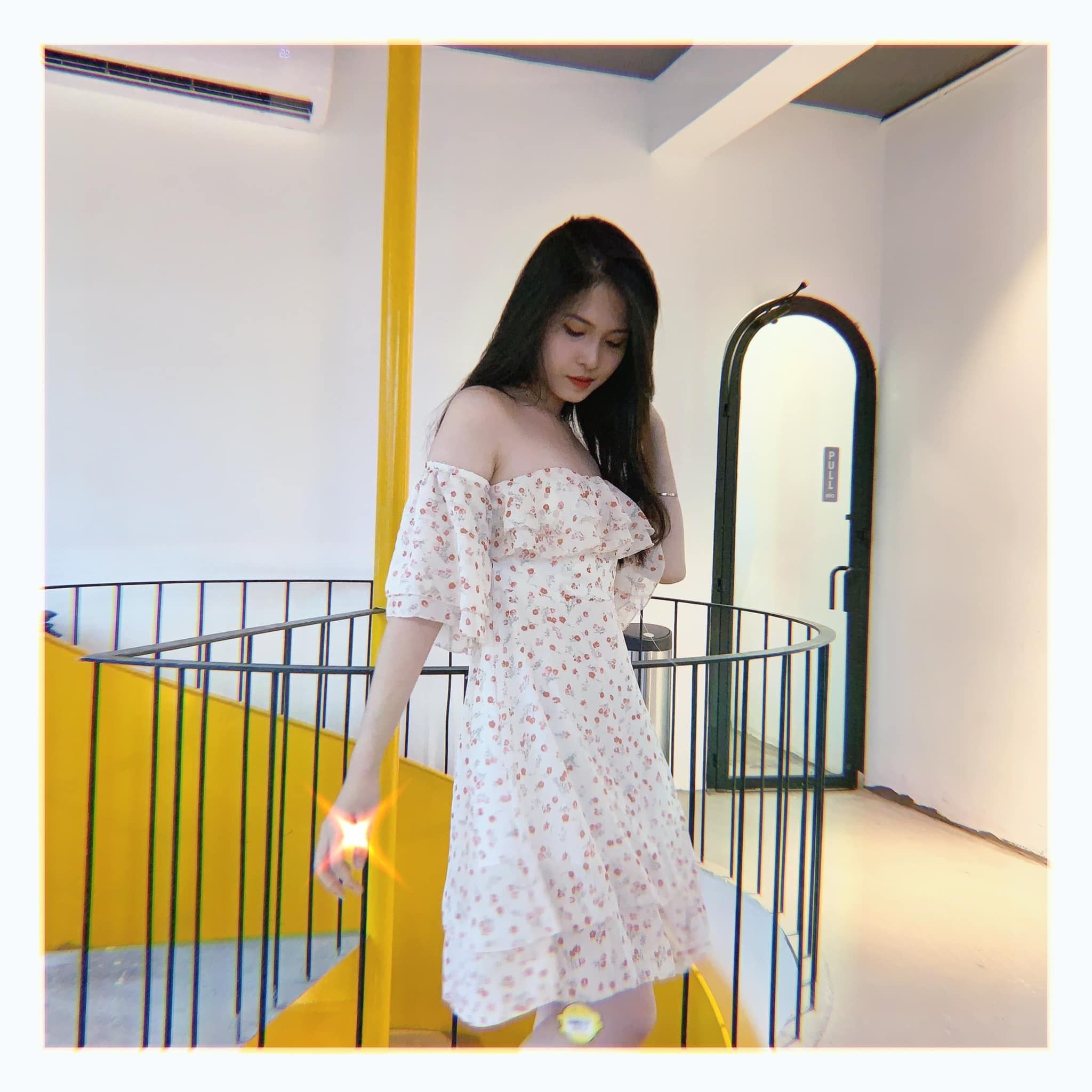Jumpsuit be hoa nhí đỏ