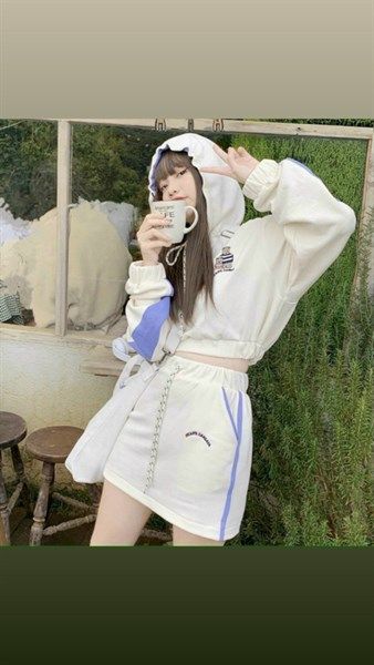 Set áo hoodie gấu + chân váy