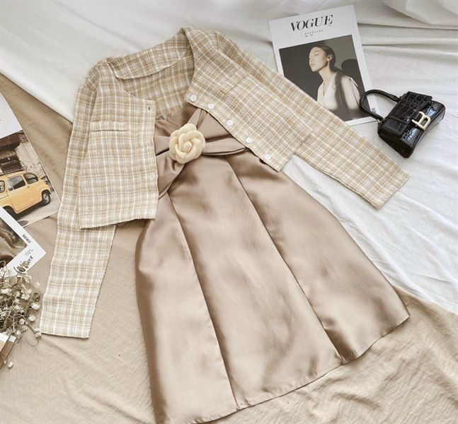 Set đầm đính hoa + áo khoác bố