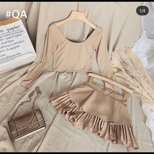 Set áo crop cổ U + chân cáy tầng