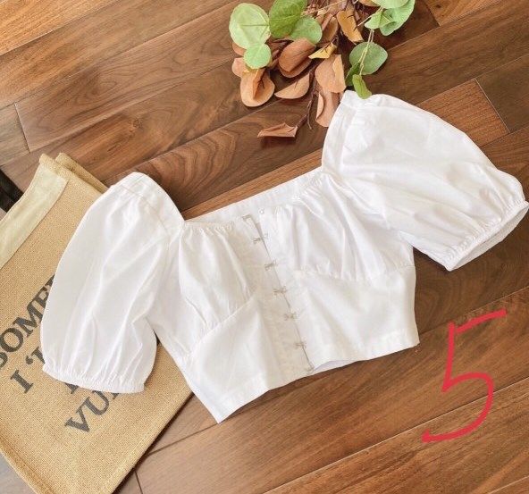 Áo croptop trắng đan khuy