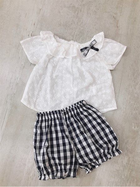Bộ áo trắng bèo quần caro