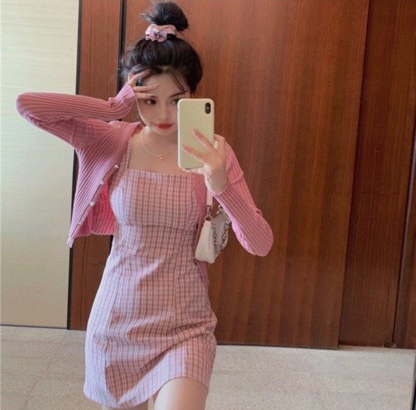 Set đầm dây caro + khoác cardigan hồng