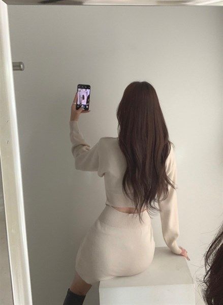 Đầm len hoạ tiết hở eo
