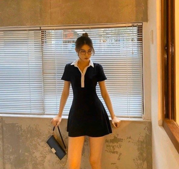 Đầm polo đen phối cổ trắng