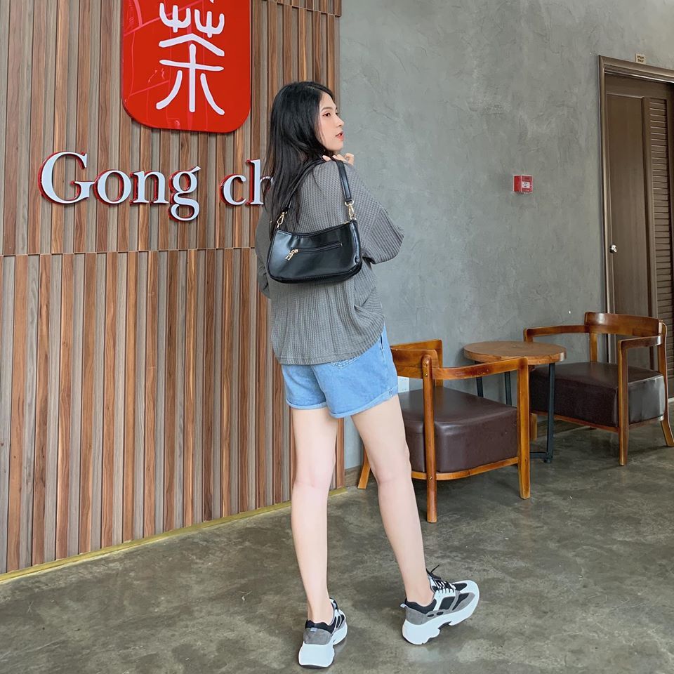 Áo len tay dài phối nút