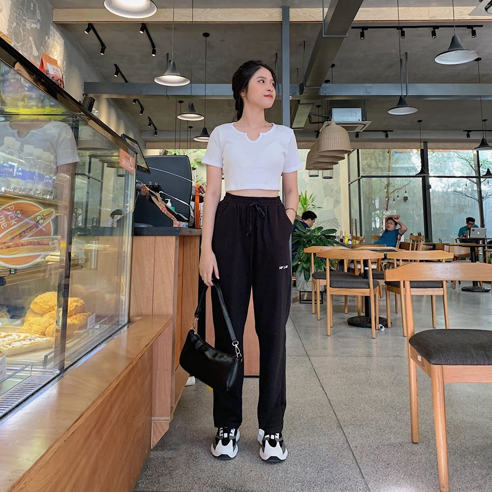 Set áo crop trắng + quần suông